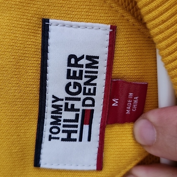 Tommy Hilfiger yellow long sleeve crewneck sweatshirt lightweight, size medium - Picture 8 of 10